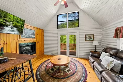 Keaton's Knotty Hideaway
