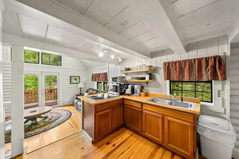 Keaton's Knotty Hideaway
