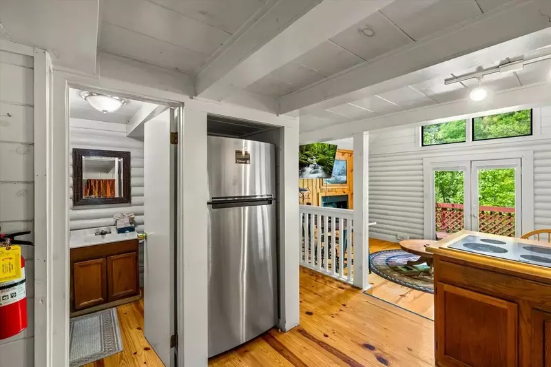 Keaton's Knotty Hideaway