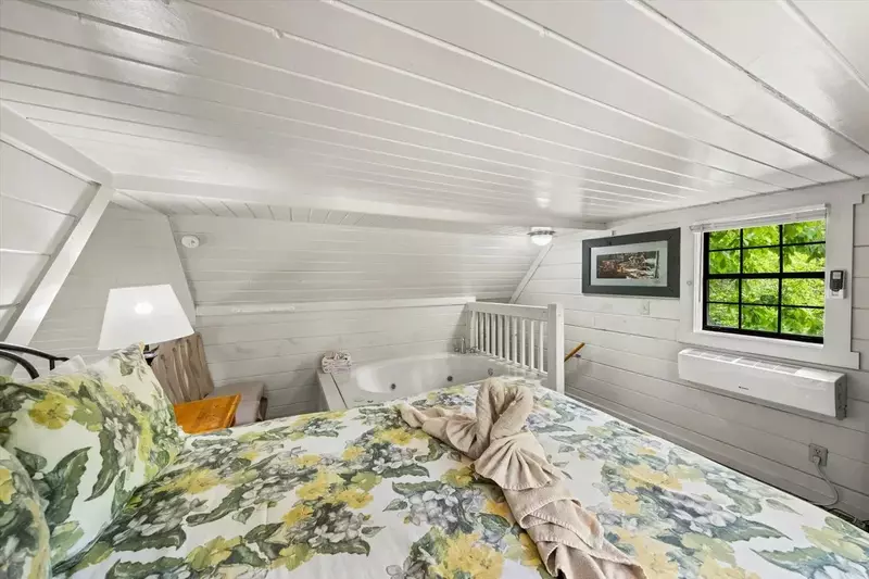 Keaton's Knotty Hideaway