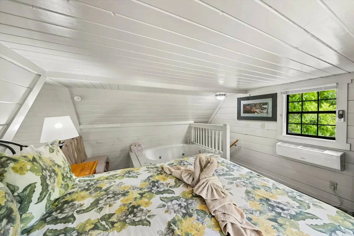 Keaton's Knotty Hideaway