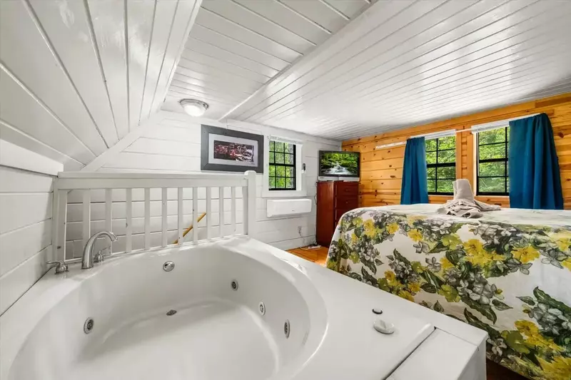 Keaton's Knotty Hideaway