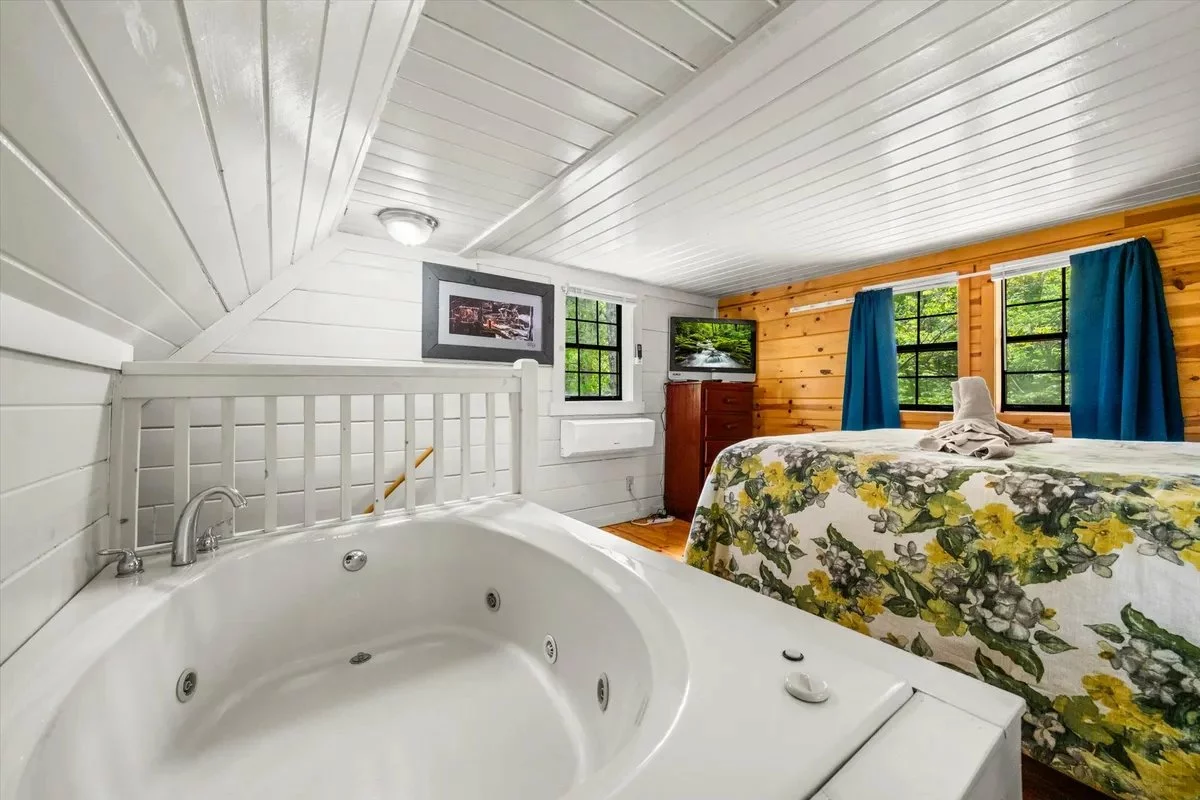 Keaton's Knotty Hideaway