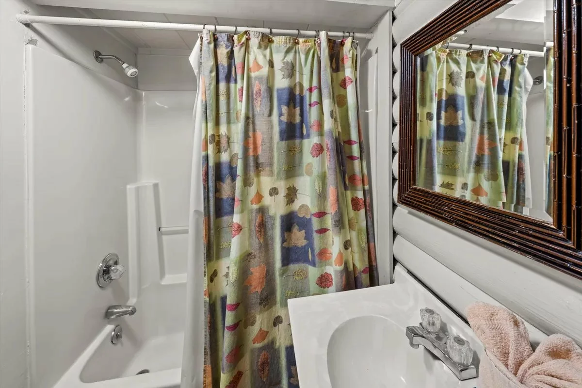 Keaton's Knotty Hideaway