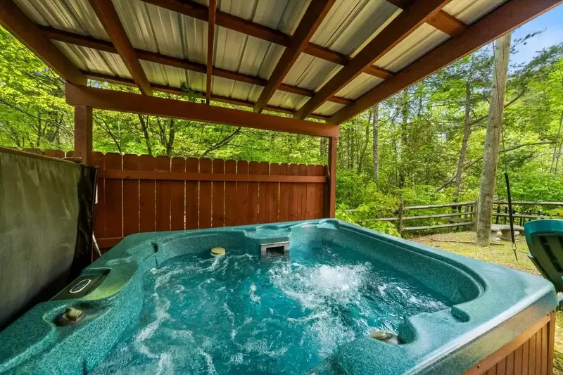 Keaton's Knotty Hideaway