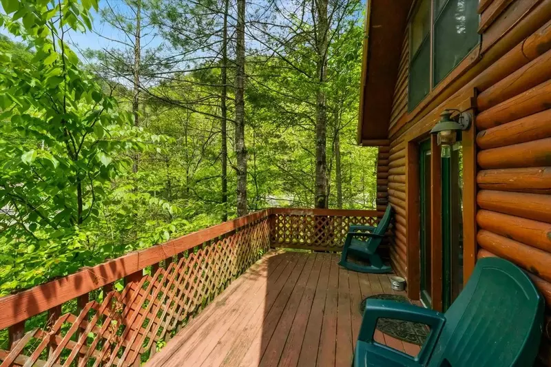 Keaton's Knotty Hideaway