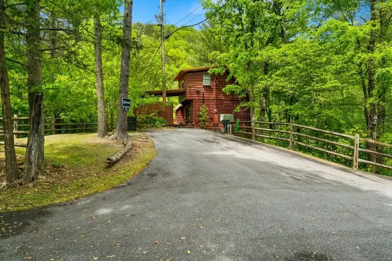 Keaton's Knotty Hideaway