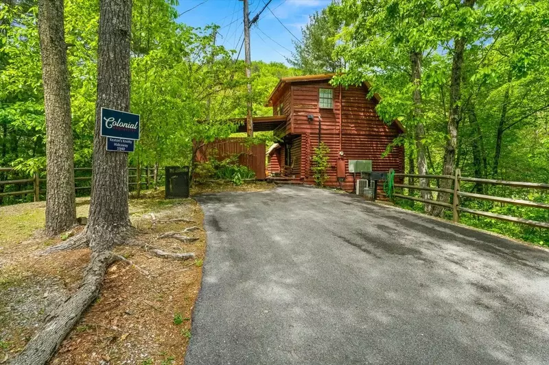 Keaton's Knotty Hideaway