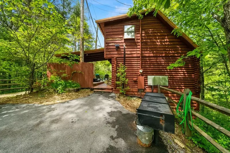 Keaton's Knotty Hideaway