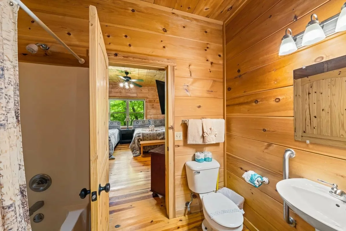 Keaton's Wild Animal Cabin