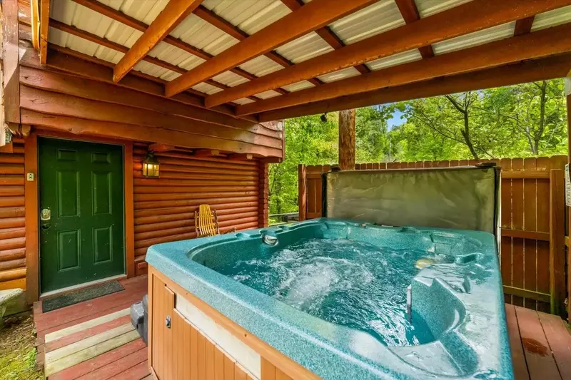 Keaton's Knotty Hideaway