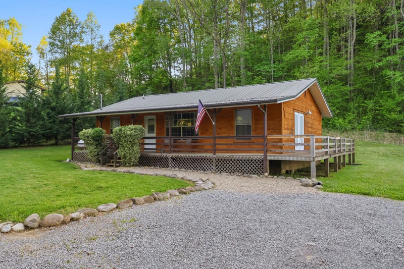 Quaint Cabin on Cosby Creek