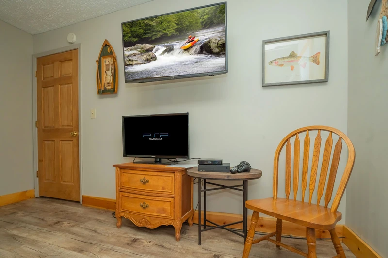 Quaint Cabin on Cosby Creek