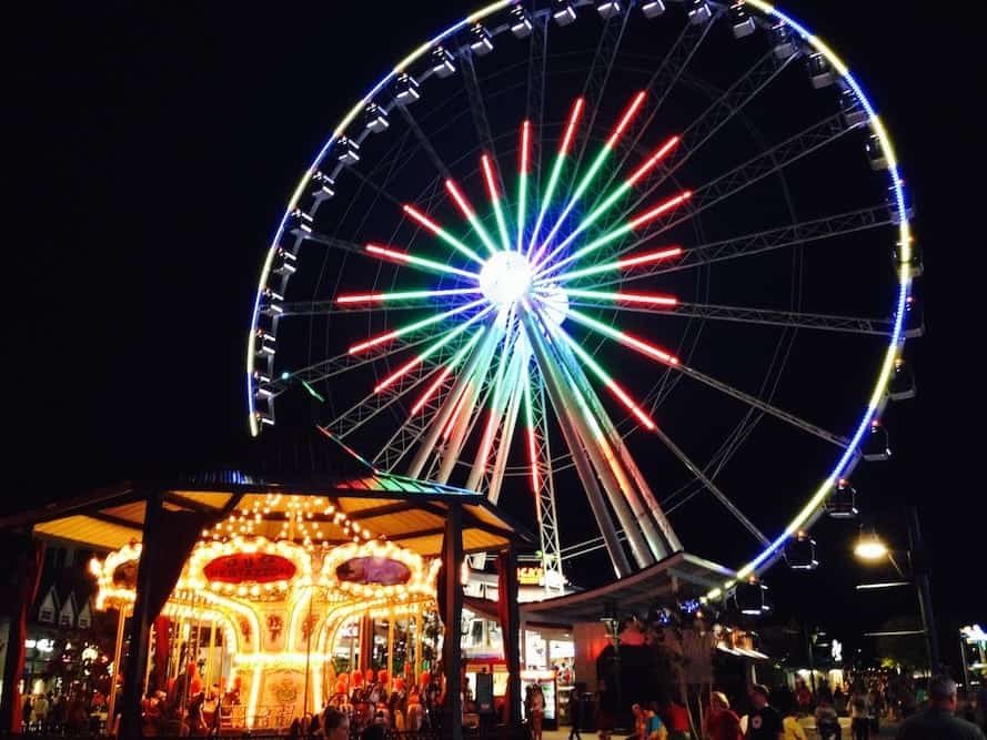 The neon ferris wheel at The Island in Pigeon Forge at night.